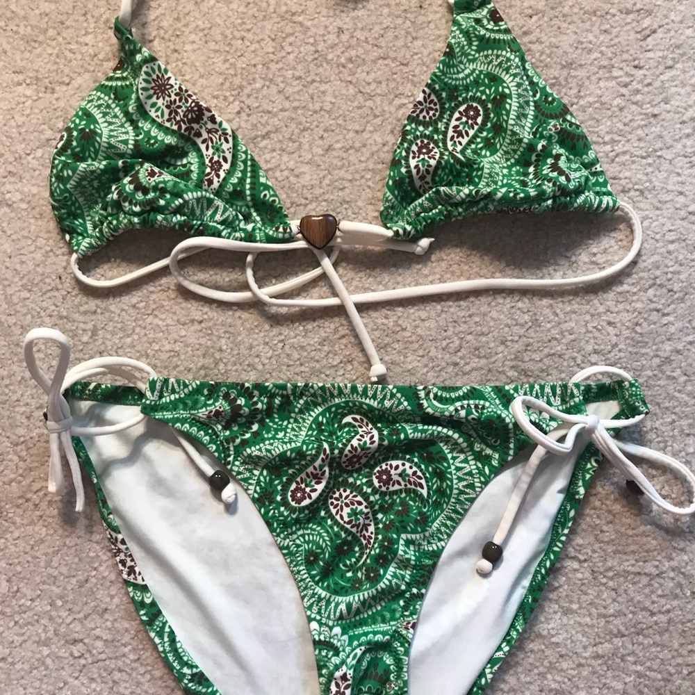 Victoria’s Secret string bikini